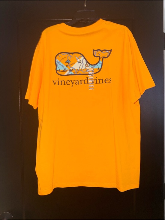Vineyard Vines Other - Vineyard Vines Men’s Orange Whale Graphic Tee